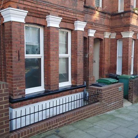 Stylish 2-Bed Flat In The Heart Of West Hampstead Apartment London Bagian luar foto