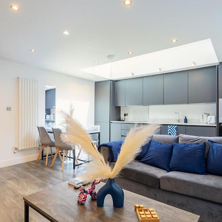 Stylish 2-Bed Flat In The Heart Of West Hampstead Apartment London Bagian luar foto
