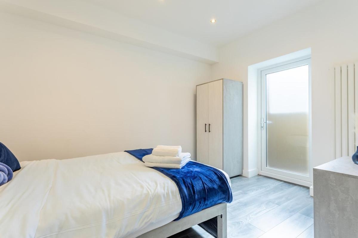 Stylish 2-Bed Flat In The Heart Of West Hampstead Apartment London Bagian luar foto