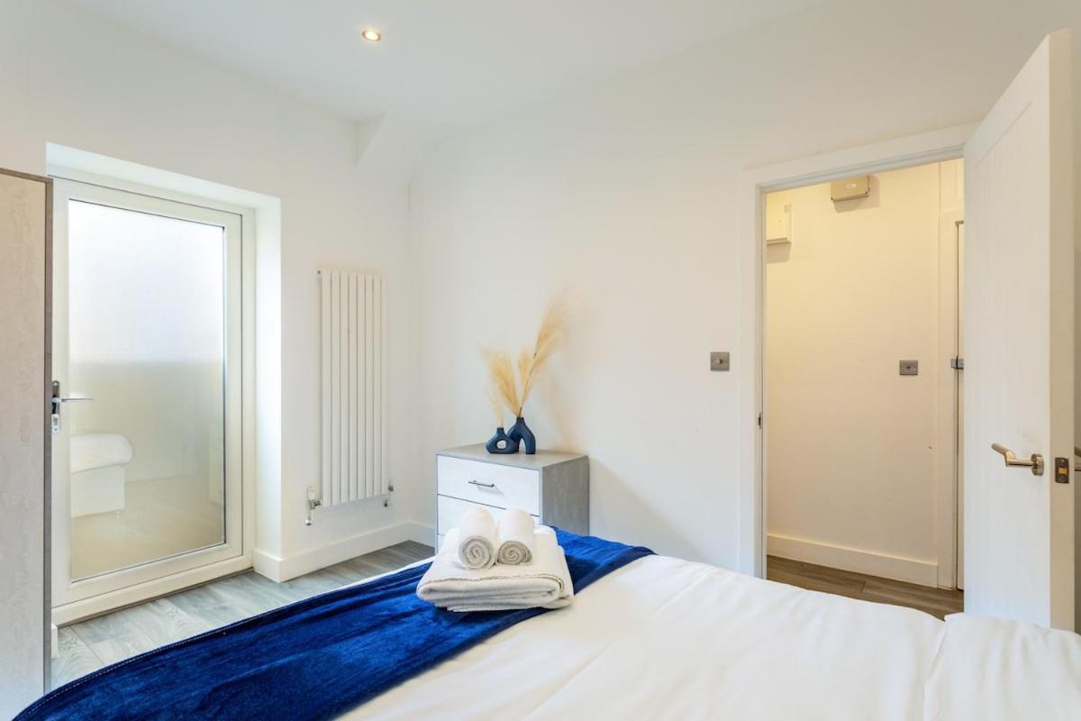 Stylish 2-Bed Flat In The Heart Of West Hampstead Apartment London Bagian luar foto
