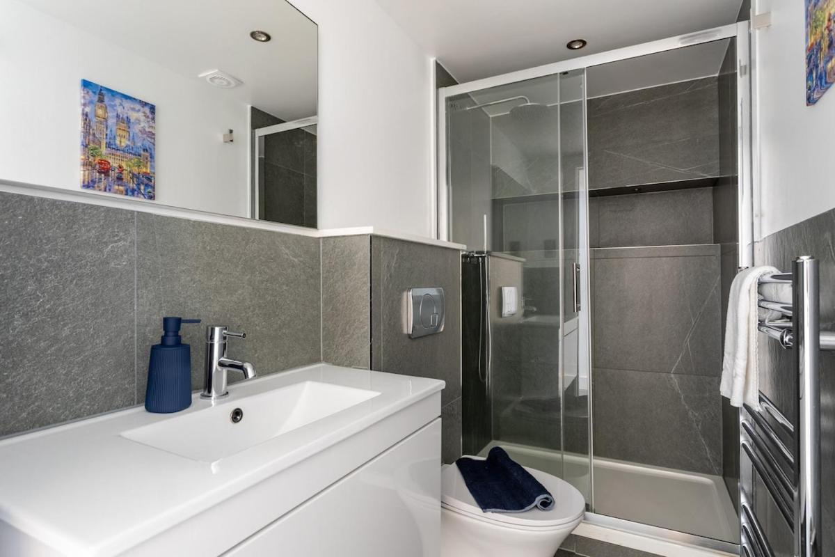 Stylish 2-Bed Flat In The Heart Of West Hampstead Apartment London Bagian luar foto