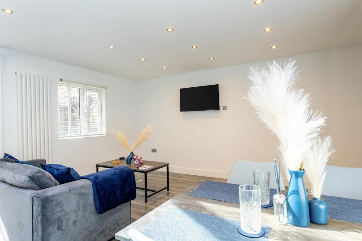 Stylish 2-Bed Flat In The Heart Of West Hampstead Apartment London Bagian luar foto