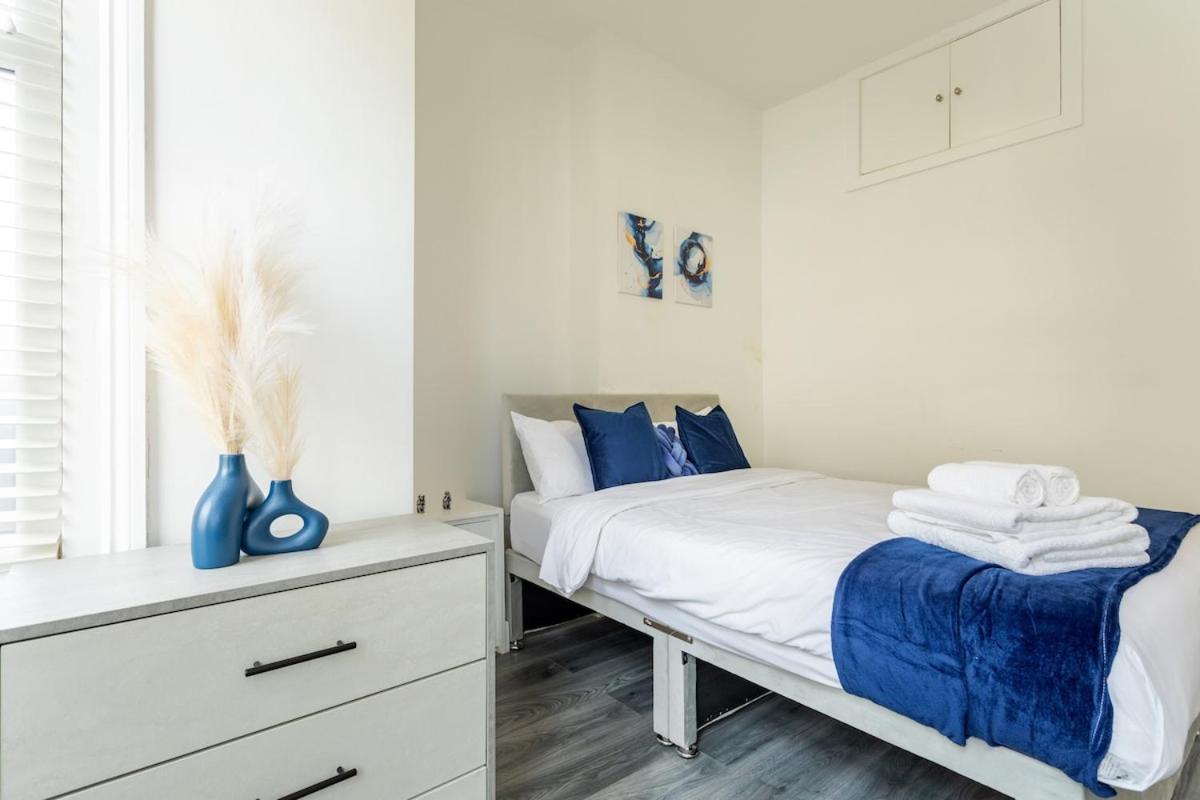 Stylish 2-Bed Flat In The Heart Of West Hampstead Apartment London Bagian luar foto
