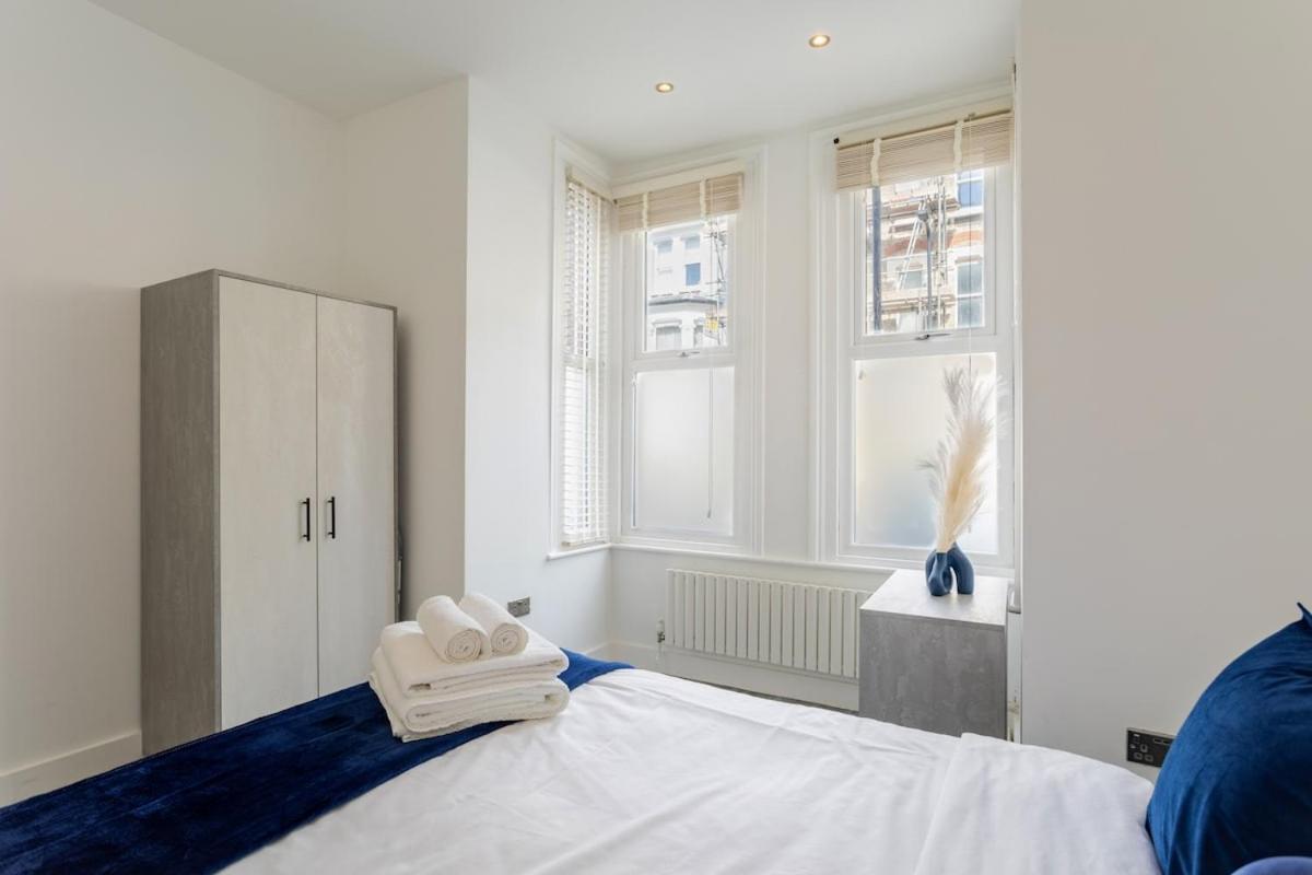Stylish 2-Bed Flat In The Heart Of West Hampstead Apartment London Bagian luar foto