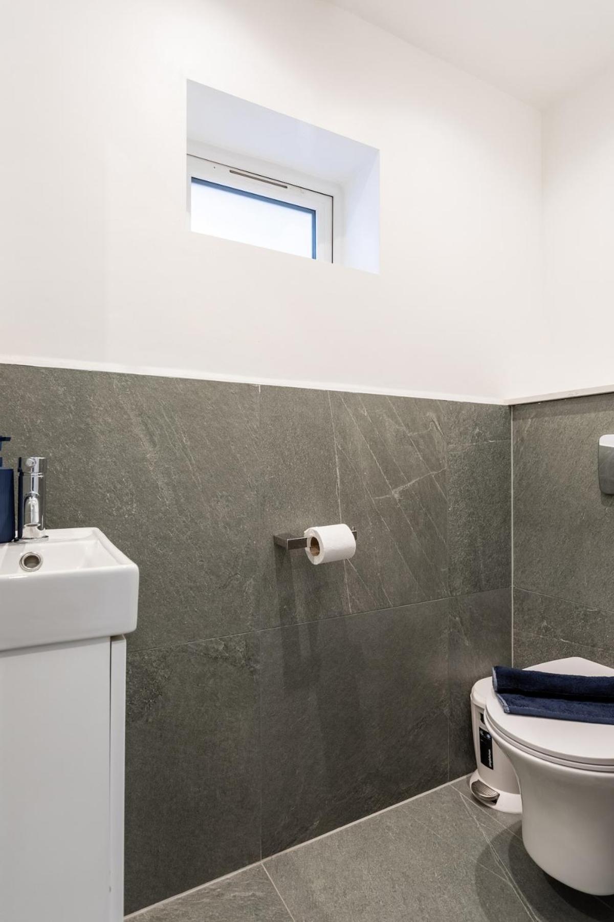 Stylish 2-Bed Flat In The Heart Of West Hampstead Apartment London Bagian luar foto