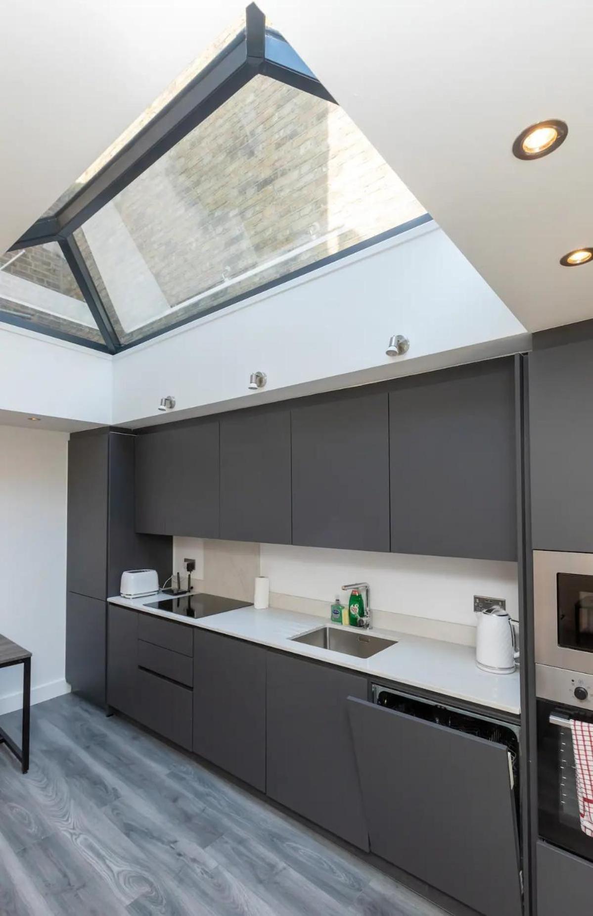 Stylish 2-Bed Flat In The Heart Of West Hampstead Apartment London Bagian luar foto