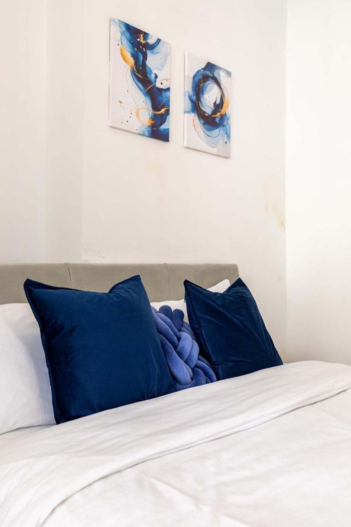 Stylish 2-Bed Flat In The Heart Of West Hampstead Apartment London Bagian luar foto